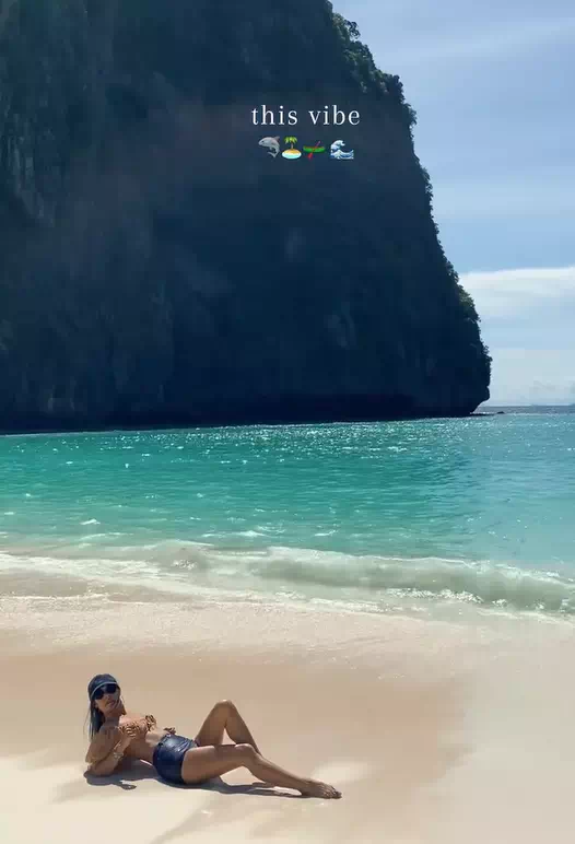 Phi Phi islands beaches and sea photo 3